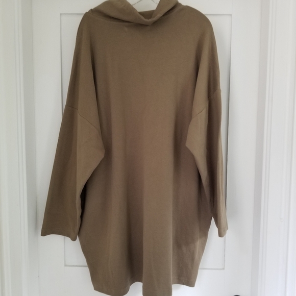 Free People Sweater. Size Medium - Picture 2 of 11